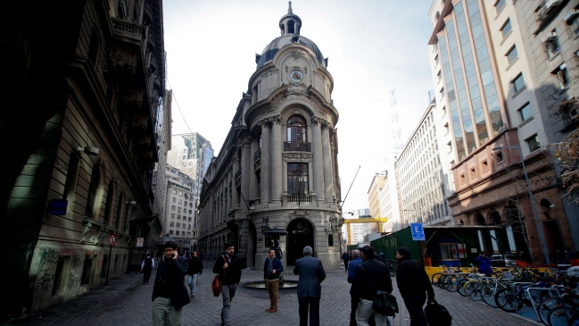 Bolsa de Santiago acumuló fuerte caída en noviembre