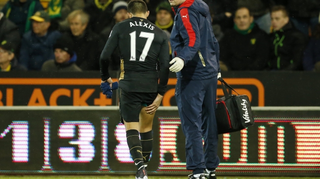 Diarios ingleses dan por hecho que Alexis se perderá duelo clave ante Olympiakos