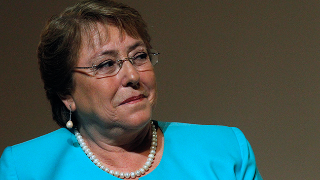 Adimark: Aprobación a Presidenta Bachelet retrocedió a 26 por ciento