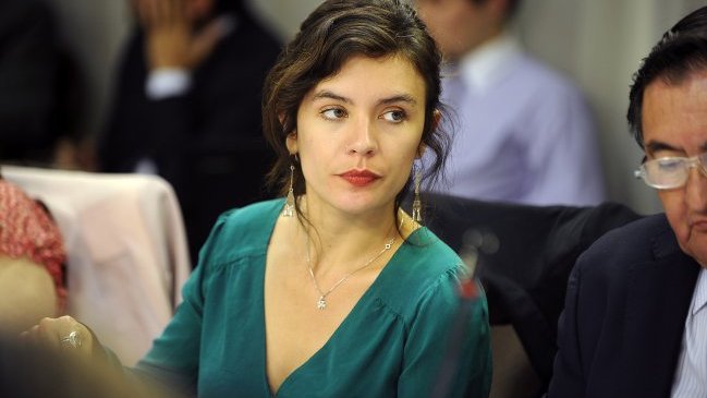 Camila Vallejo: La derecha está tratando de matar la gratuidad en 2016