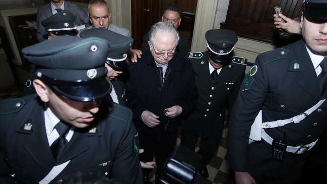 Caso Karadima: Querellantes buscan acceder al archivo secreto del Arzobispado de Santiago