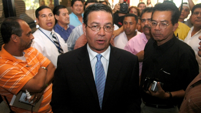 Ex presidente de Honduras figura entre los 16 directivos de la FIFA acusados por EE.UU.