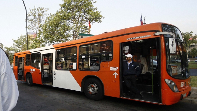Choferes del Transantiago realizaron protesta de advertencia por mal estado de buses