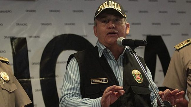 Ex ministro peruano procesado por asesinato retomó aspiración presidencial