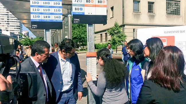 Concepción es la primera ciudad del país en incorporar señalética braille en paraderos