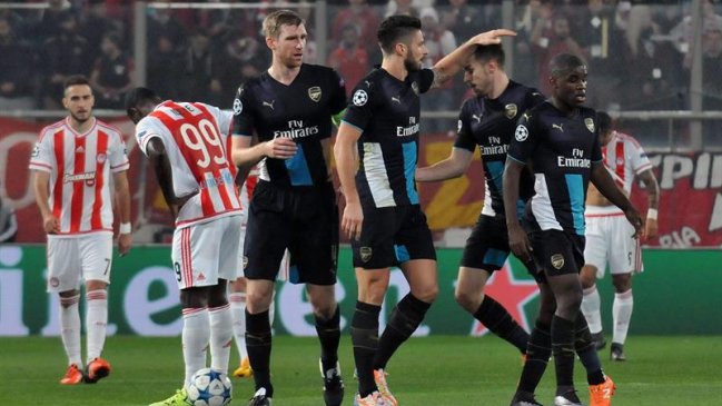 Arsenal clasificó a octavos de final tras imponerse en su visita a Olympiakos