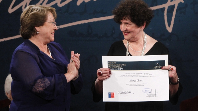 Entregan Premio Iberoamericano de Narrativa a Margo Glantz