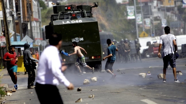 Incidentes marcaron formalización de sujeto que agredió a menor en Tomé