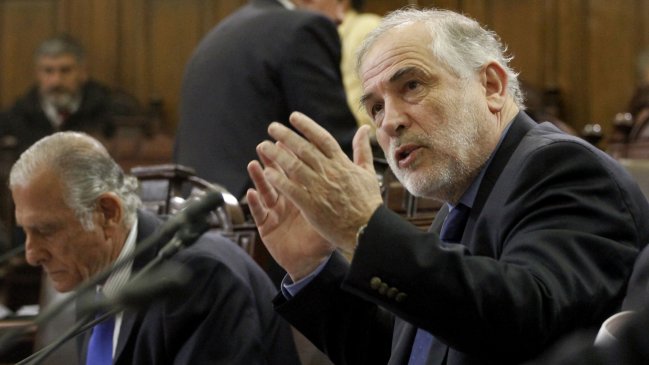 Senador PS pidió aplazar trámite de reforma educacional para potenciar el diálogo