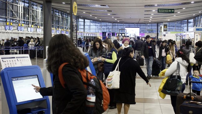 Funcionarios DGAC: El Gobierno tiene los recursos para nuestras demandas