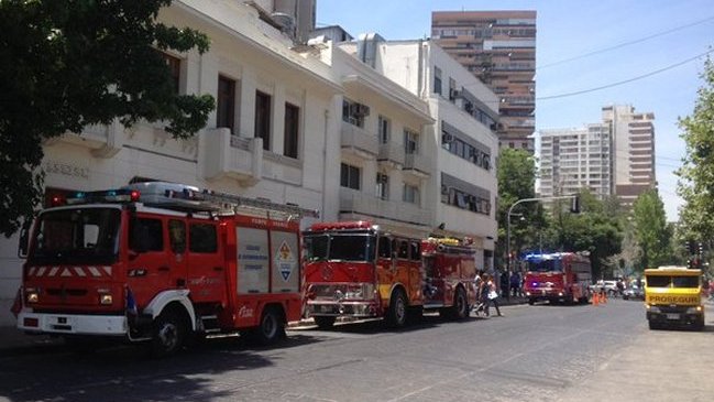 Bomberos controló derrame de elemento tóxico en facultad de la UC