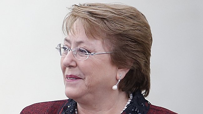 Aprobación de Bachelet anotó leve mejoría en la encuesta CEP