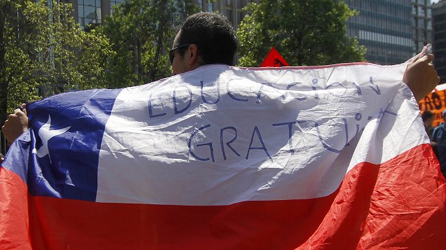 Encuesta CEP: Aumentó el apoyo a la gratuidad universal de las universidades