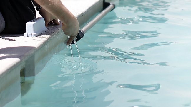 Evalúan alta concentración de cloro en piscina: 23 niños resultaron con quemaduras