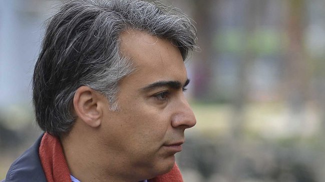 Los cambios que detectó el CEP en la larga carrera por el sillón de La Moneda