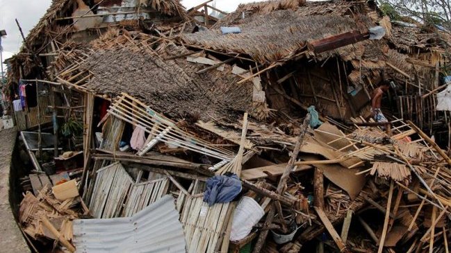 Asciende a 14 el número de muertos por el paso del tifón Melor por Filipinas