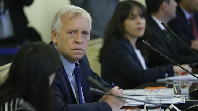 Burgos descartó falta de protagonismo de ministra en reforma educacional