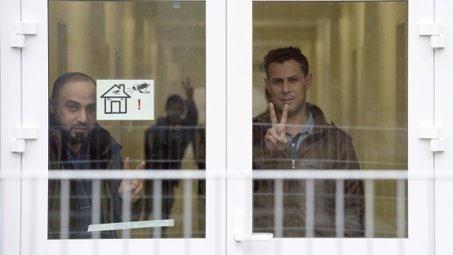 Pareja alemana confundió centro de refugiados con restaurante