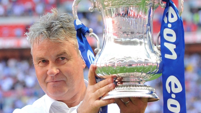 Abramovich anunció a jugadores de Chelsea la llegada de Hiddink