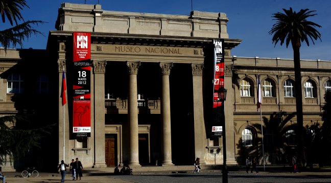 Museos y bibliotecas Dibam no abrirán el fin de semana por paro de funcionarios