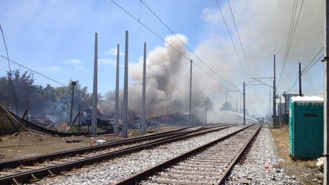 Incendio en Agrolomas obliga a suspender servicio del Biotrén