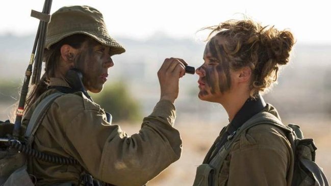 Ejército británico enviará a mujeres a combatir en primera línea en 2016