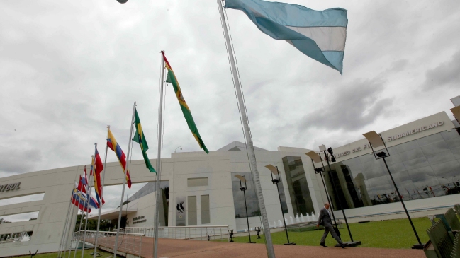 Bachelet participa en Cumbre del Mercosur marcada por ausencia de Maduro