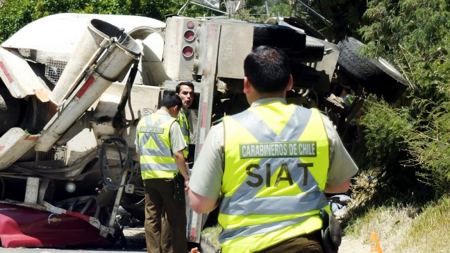 Un muerto y 22 heridos tras colisión entre bus y camión en Cocharca