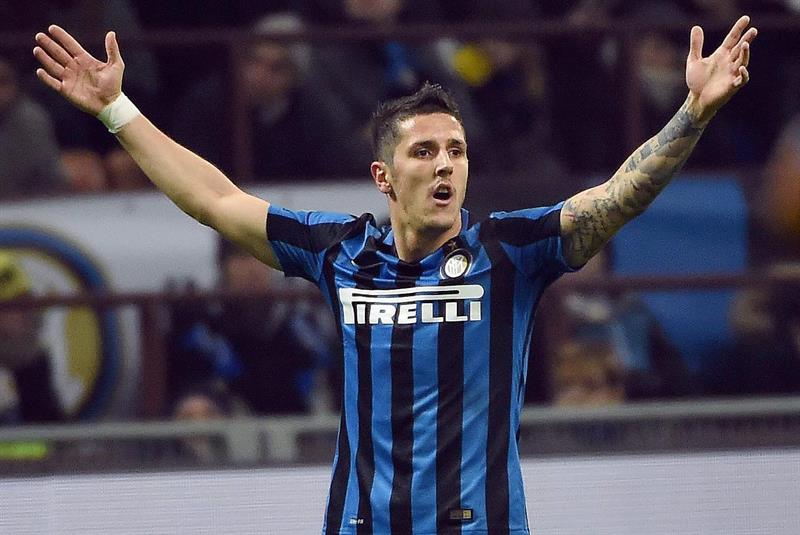 Delantero y DT de Inter de Milán tuvieron polémica discusión en duelo con Lazio