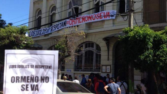 Socios de Wanderers tomaron sede en protesta con salida de Ormeño
