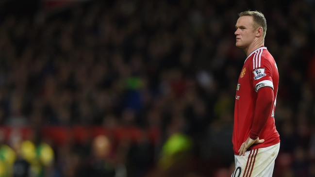 Rooney apoya a Van Gaal: Luchamos por el entrenador