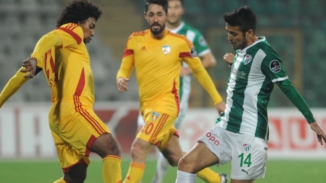 Jorquera anotó en victoria de Bursaspor sobre equipo de Sebastián Pinto por la Copa Turquía