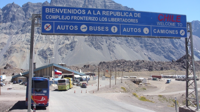 Paso Los Libertadores fue cerrado por derrumbes en sector argentino