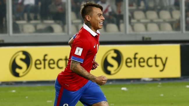 Eduardo Vargas: Creo que Sampaoli se quedará y seguiremos dándole alegrías a Chile