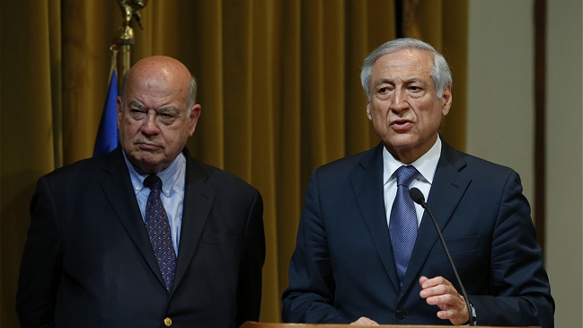 Muñoz e Insulza se reunirán en París con equipo jurídico por demanda boliviana