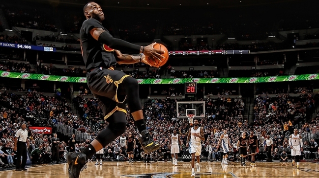 Lebron James se lució en victoria de los Cavaliers ante Denver