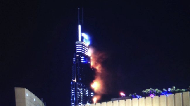 Incendio en rascacielos de Dubai deja al menos 16 heridos