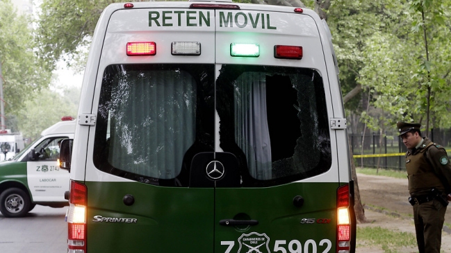 Accidente vehicular en Santiago Centro involucró a un furgón de Carabineros