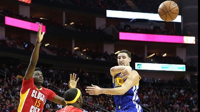 Los Warriors cerraron 2015 con victoria sobre los Rockets