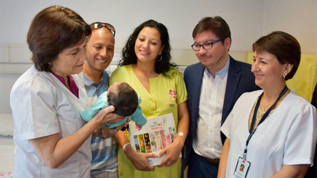 Puntual: A las 00:00 horas nació la primera guagua de 2016 en Chile