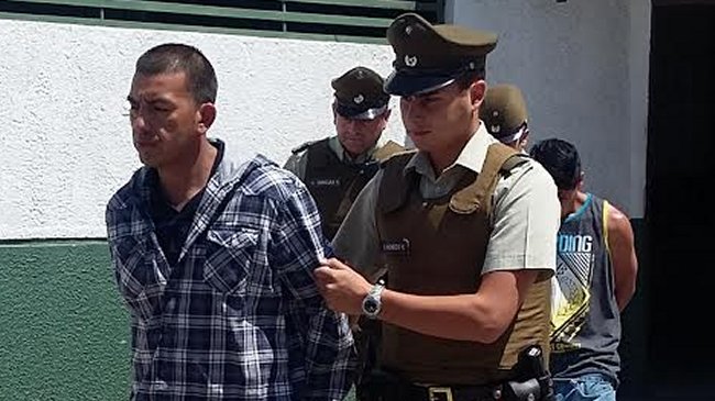 El Bosque: Dos hombres fueron detenidos portando una subametralladora hechiza