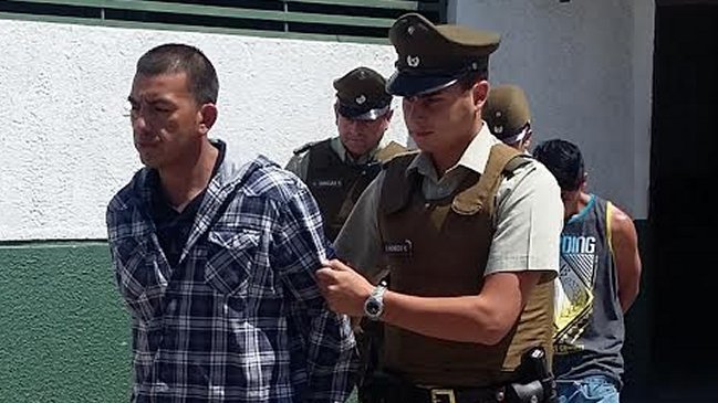 El Bosque: Dos hombres fueron detenidos portando una subametralladora hechiza