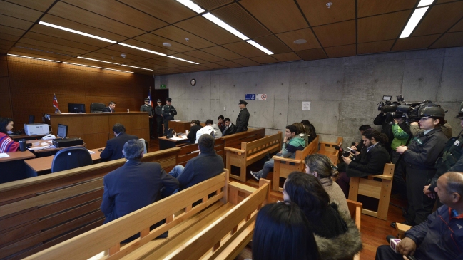 Cuatro carabineros serán formalizados por apremios ilegítimos a estudiante en 2014