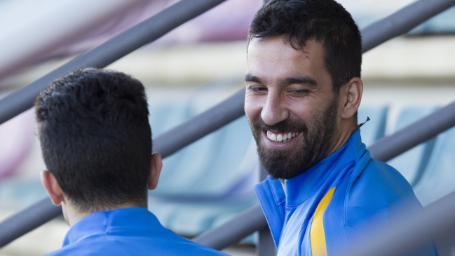 FC Barcelona cumplió castigo y suma a Arda Turan y Aleix Vidal al plantel estelar