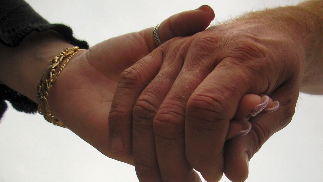 Autoridad islámica turca afirmó que los novios no deben tomarse de la mano