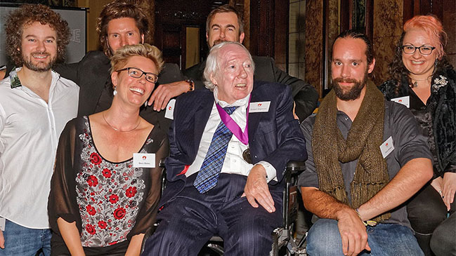 Falleció reconocido ex manager de Eric Clapton y los Bee Gees