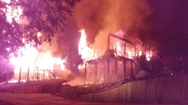 CAM reivindicó quema de cinco cabañas en La Araucanía