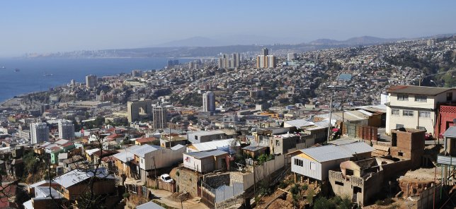 Damnificados del incendio de Valparaíso de 2014 recibirán extensión de subsidios