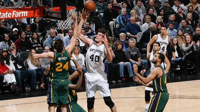 San Antonio Spurs defendió su invicto como local con triunfo sobre Utah Jazz