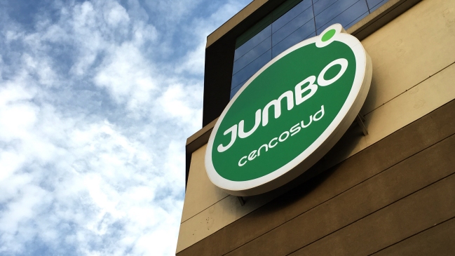 Walmart y Cencosud arriesgan expulsión de Cámara Nacional de Comercio por colusión